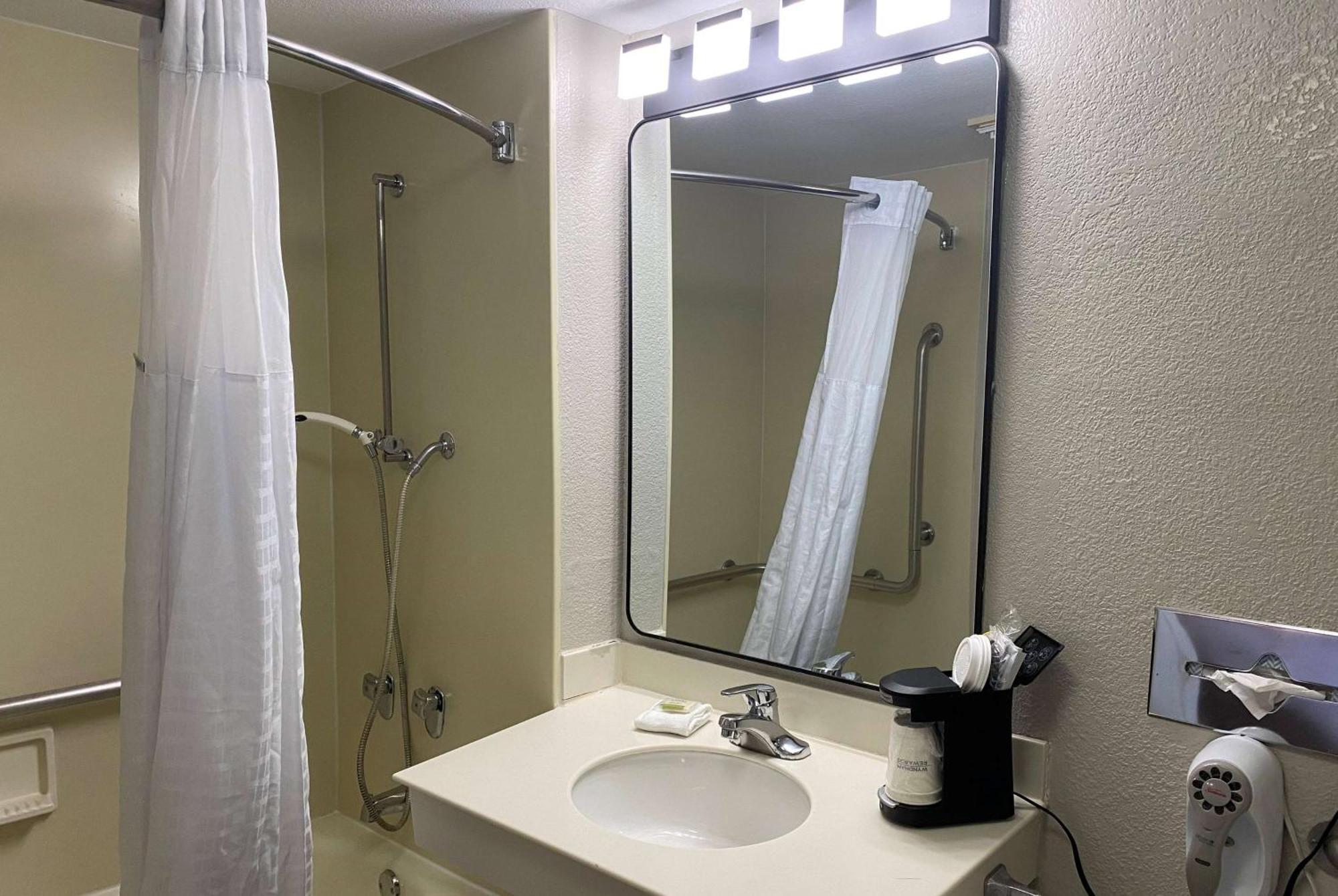 Days Inn & Suites By Wyndham Arlington Heights Luaran gambar