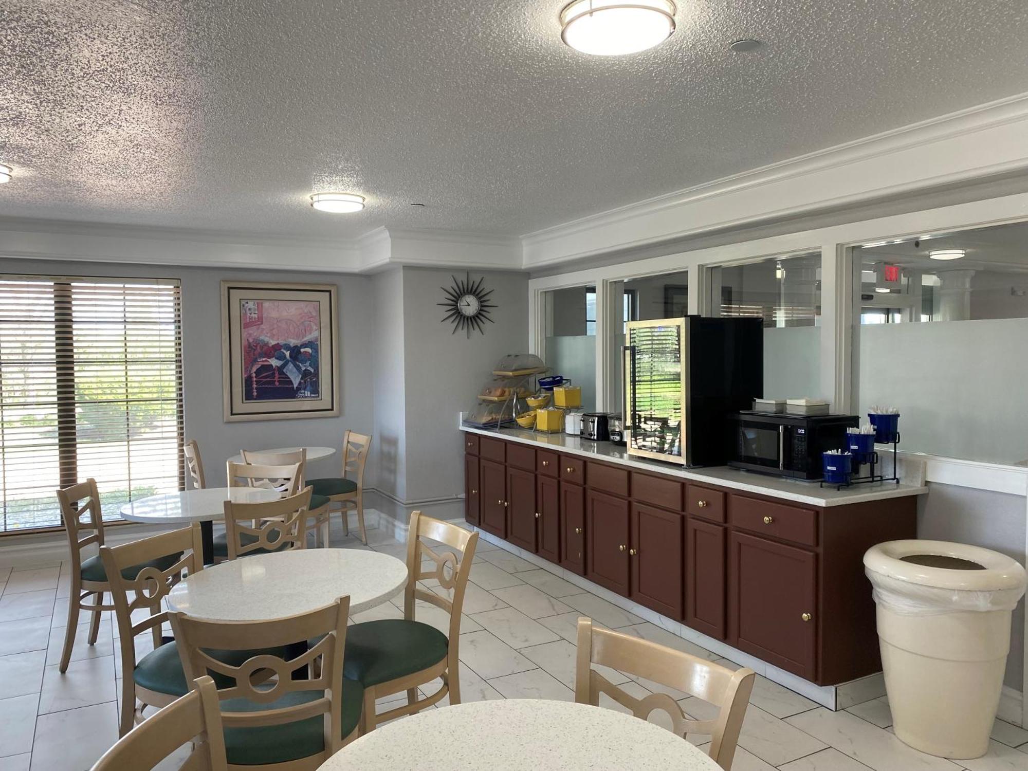 Days Inn & Suites By Wyndham Arlington Heights Luaran gambar