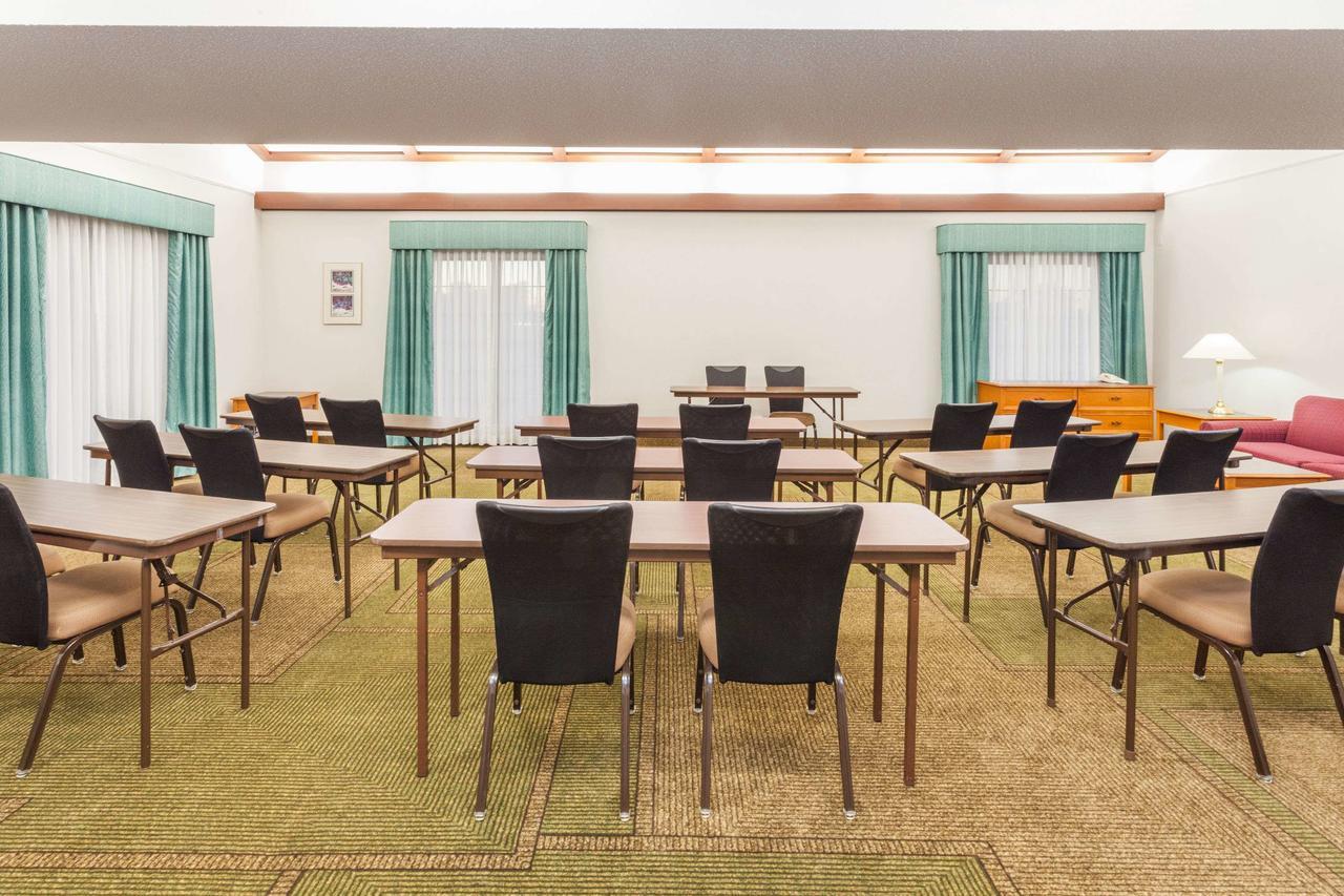 Days Inn & Suites By Wyndham Arlington Heights Luaran gambar