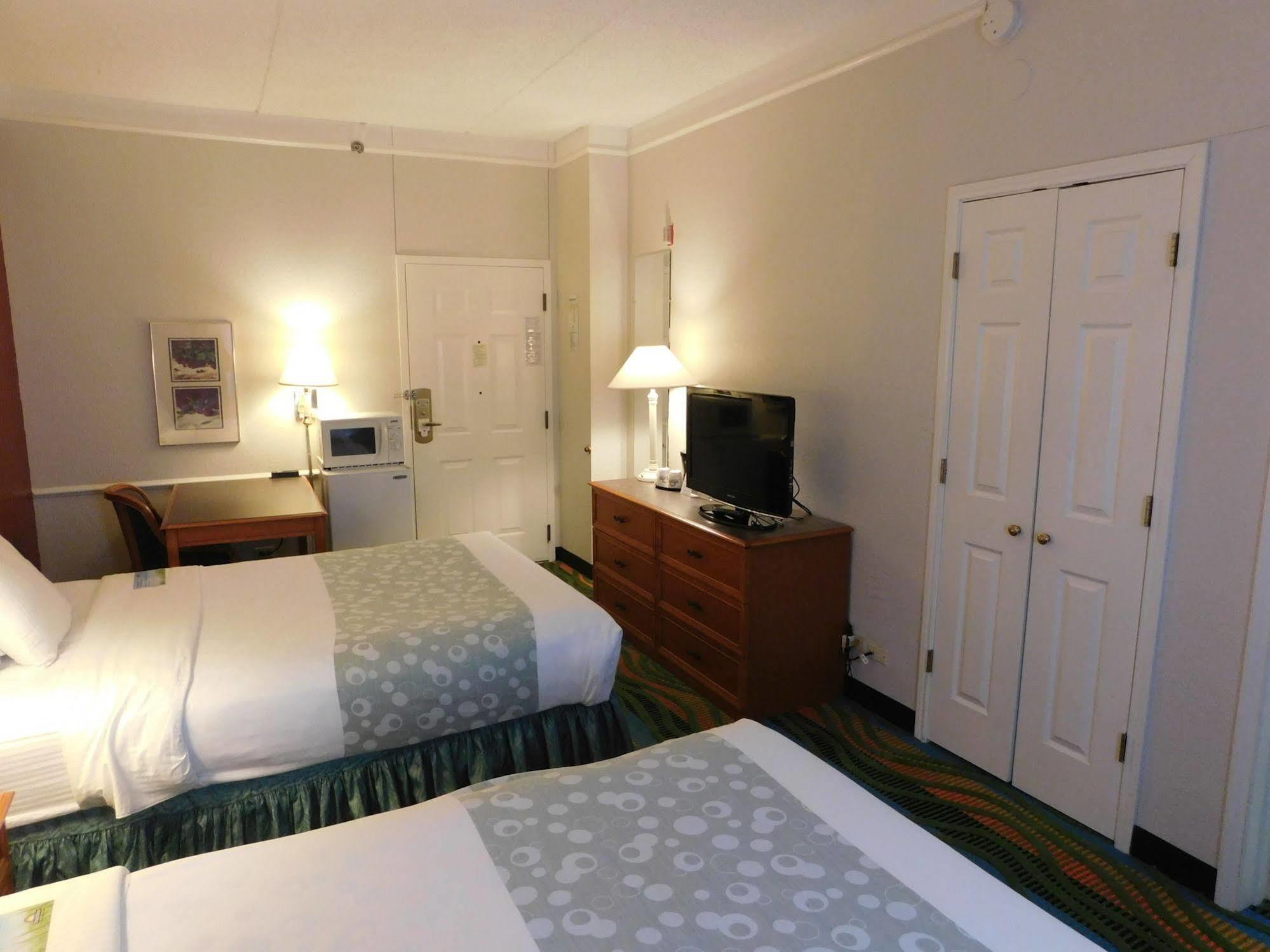Days Inn & Suites By Wyndham Arlington Heights Luaran gambar